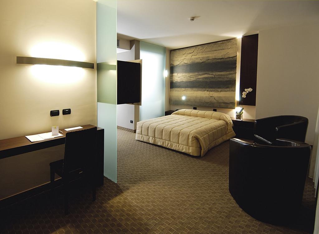 Bes Hotel Cremona Soncino Buitenkant foto